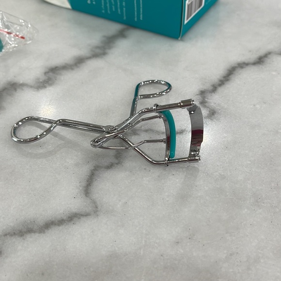 Bundle 4 for $20😀 Thrive Causemetics lash curler - Picture 3 of 6